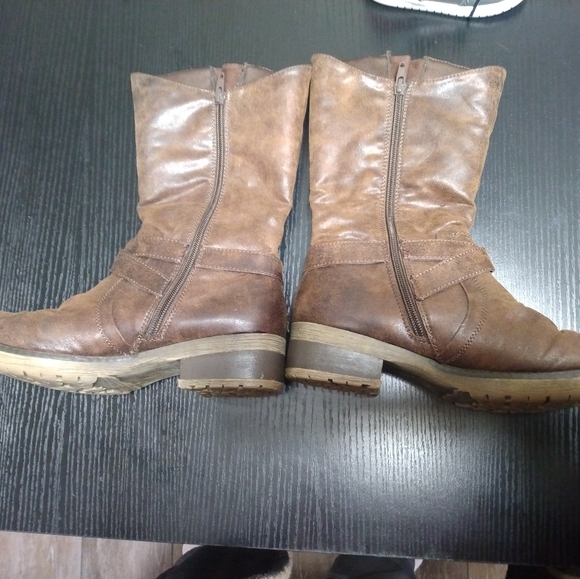 Boots - Picture 2 of 12